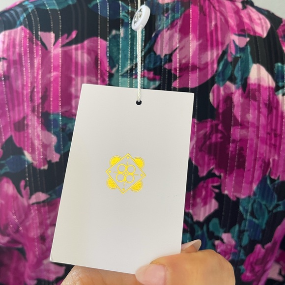 New with tags, never worn floral summer top - Picture 4 of 6